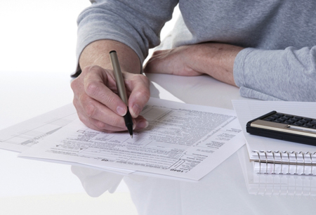 何時(shí)提出首次續(xù)簽？